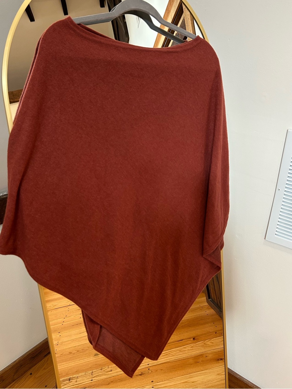Coco + Carmen Women’s Lightweight Poncho. Rustic Red/Orange. One Size. NWT
